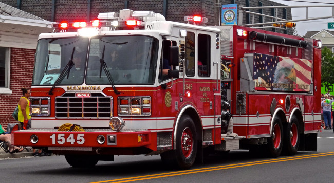 Обои картинки фото автомобили, пожарные машины, пожарный, автомобиль