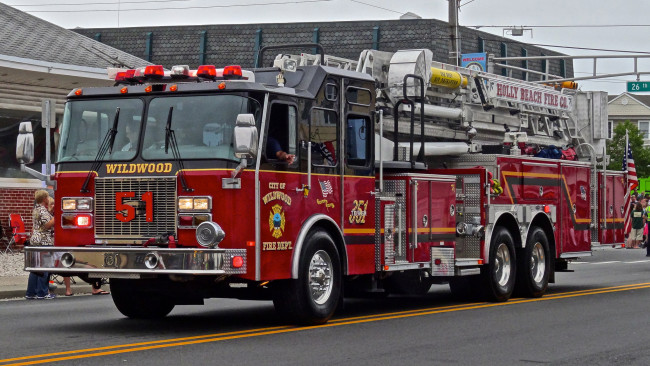 Обои картинки фото автомобили, пожарные машины, автомобиль, пожарный