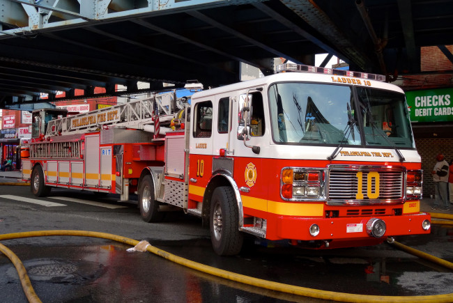 Обои картинки фото автомобили, пожарные машины, автомобиль, пожарный