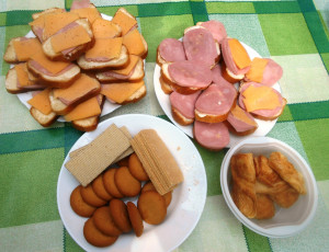 Картинка еда бутерброды +гамбургеры +канапе пирожные вафли сыр колбаса хлеб