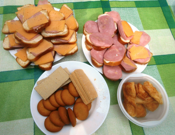 Обои картинки фото еда, бутерброды,  гамбургеры,  канапе, пирожные, вафли, сыр, колбаса, хлеб