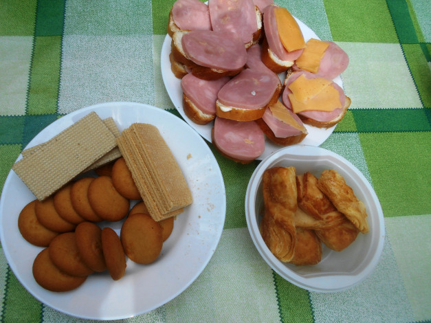 Обои картинки фото еда, бутерброды,  гамбургеры,  канапе, пирожные, печенье, вафли, сыр, колбаса, хлеб