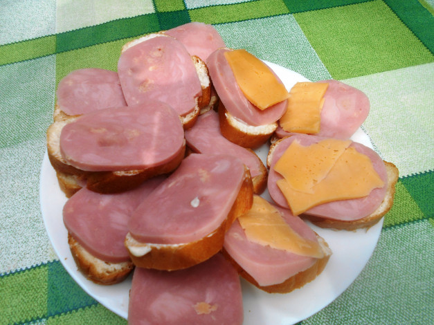 Обои картинки фото еда, бутерброды,  гамбургеры,  канапе, сыр, колбаса, хлеб