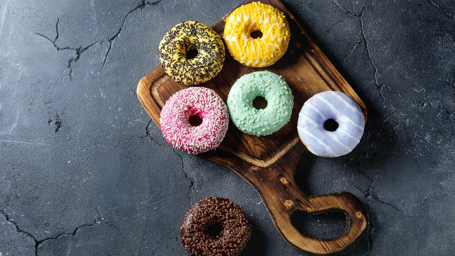 Обои картинки фото еда, хлеб,  выпечка, пончики