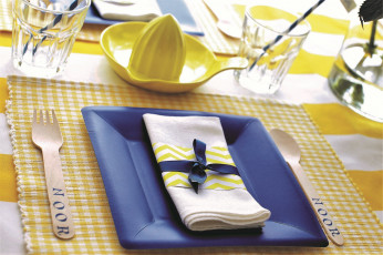 Картинка разное посуда +столовые+приборы +кухонная+утварь стаканы полотенце тарелка ложка вилка