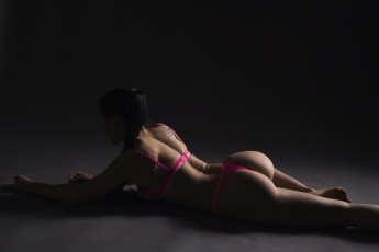 Картинка девушка+-+girl девушки -+брюнетки +шатенки девушка женщина брюнетка темноволосая сексуальная модель звезда позирует разная обувь верхняя стильная одежда нижнее эротическое бельё трусы лифчик колготки чулки аксессуары макияж и множество элементов на фотографии