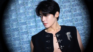 Картинка мужчины hou+ming+hao актер жилетка