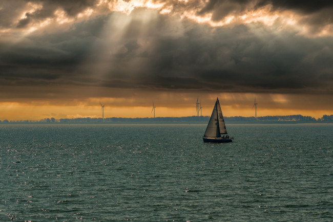 Обои картинки фото корабли, парусники, облака, парусник, море