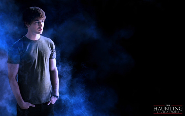 Обои картинки фото кино фильмы, the haunting of molly hartley, парень, футболка, дым