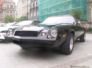 Картинка автомобили выставки уличные фото