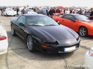 Картинка автомобили выставки уличные фото