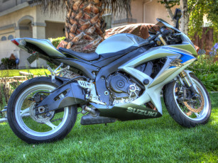 обоя мотоциклы, suzuki, байк, лужайка