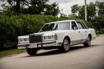 Картинка lincoln+town+car +1988 автомобили lincoln автопробег автошоу выставка