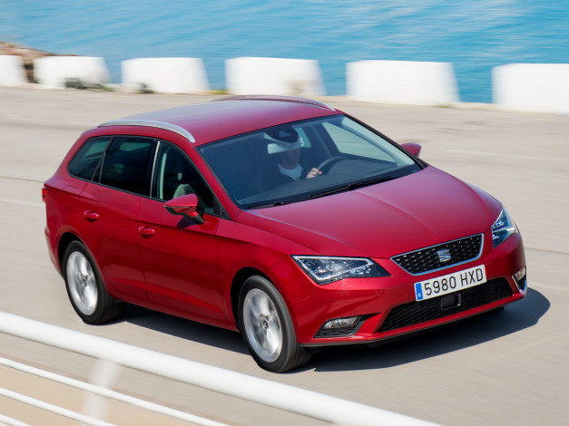 Обои картинки фото автомобили, seat, красный, 2014г, 5f, st, 4drive, leоn