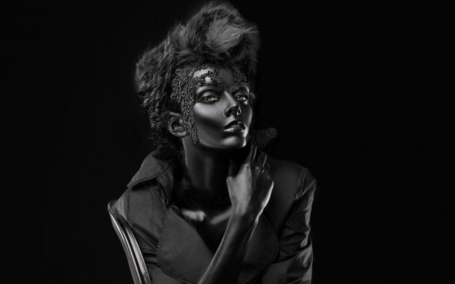 Обои картинки фото девушки, -unsort , креатив, краска, плащ, модель, кружево