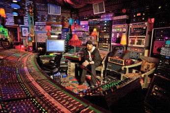 Картинка музыка -другое мужчина взгляд студия пульт