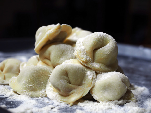 Обои картинки фото еда, пельмени,  манты,  вареники, снедь