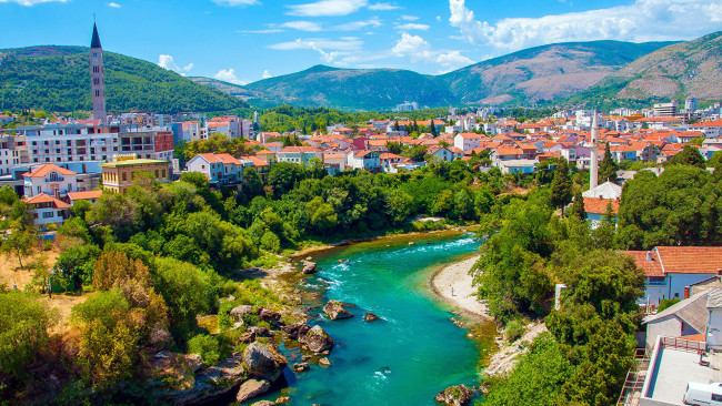 Обои картинки фото города, мостар , босния и герцеговина, горы, река, панорама