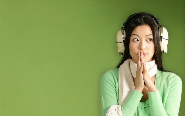 Обои картинки фото музыка, -другое, наушники, взгляд, девушка, азиатка, jun ji hyun