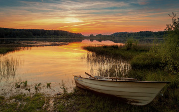 Картинка корабли лодки +шлюпки река лодка заводь закат