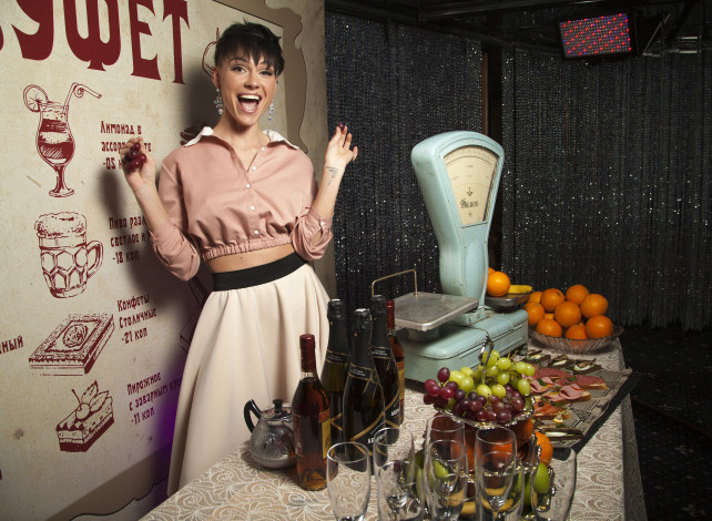 Обои картинки фото девушки, - брюнетки,  шатенки, golden, girls, ночной, клуб, модель