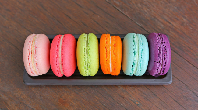 Обои картинки фото еда, макаруны, лакомство, печенье, ассорти