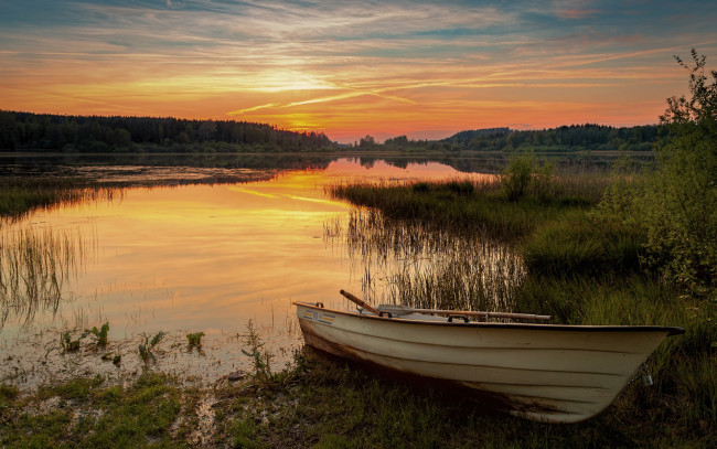 Обои картинки фото корабли, лодки,  шлюпки, река, лодка, заводь, закат