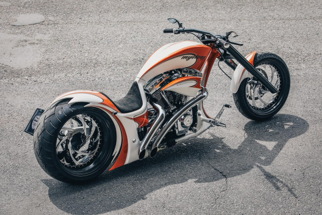 Обои картинки фото мотоциклы, customs, кастомизированный, тюнингованый, мотоцикл, крутой, байк, железный, конь, который, даёт, свободу, ветер, в, лицо, и, волосы, по, ветру