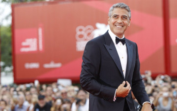 Картинка мужчины george+clooney актер джордж клуни каннский кинофестиваль сeдoй смокинг мероприятие