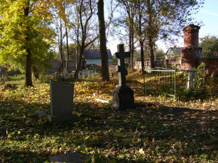 Картинка кладбище разное рельефы статуи музейные экспонаты