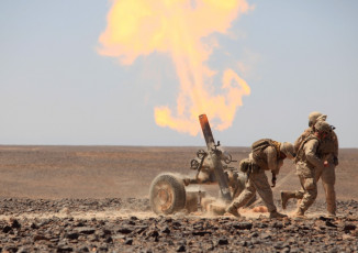 Картинка оружие армия спецназ солдаты огонь выстрел орудие