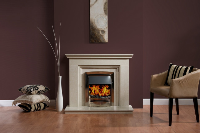 Обои картинки фото интерьер, камины, ваза, кресло, подушки, огонь