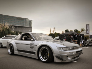 Картинка автомобили выставки уличные фото nissan