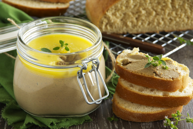 Обои картинки фото еда, салаты,  закуски, паштет, хлеб