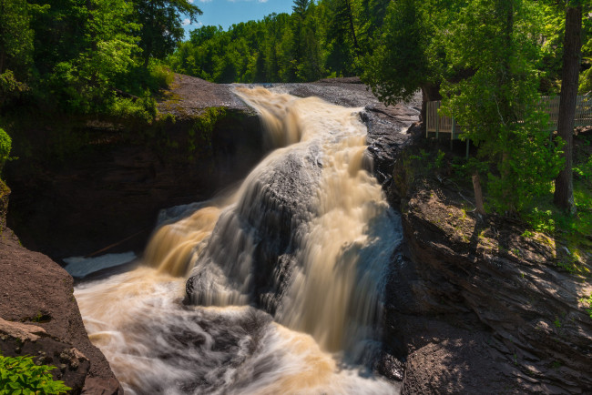 Обои картинки фото природа, водопады, лес, река, водопад