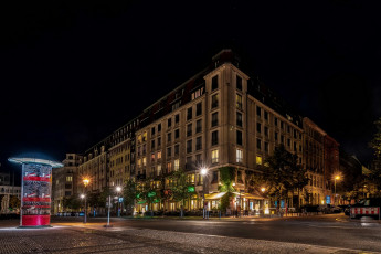 Картинка берлин города берлин+ германия ночь деревья освещение витрины дорога здание