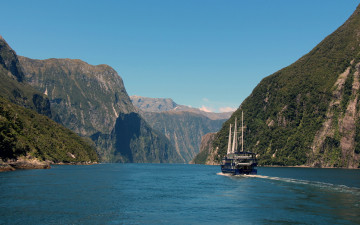 Картинка корабли парусники растения горы водоем