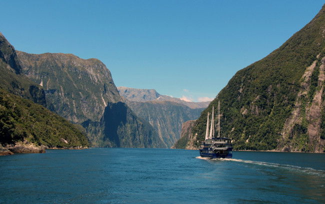 Обои картинки фото корабли, парусники, растения, горы, водоем