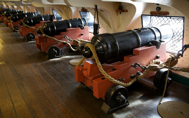 Обои картинки фото оружие, пушки, ракетницы, канат, амбразура