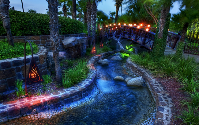 Обои картинки фото природа, парк, фонари, огни, ручей, кусты, мост, деревья