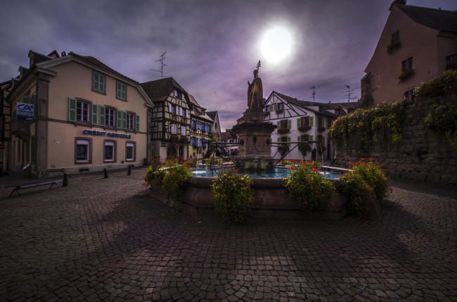 Обои картинки фото франция, города, - улицы,  площади,  набережные, скульптура, фонтан, здания, цветы