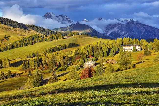 Обои картинки фото италия, природа, пейзажи, здания, растения, деревья, трава, облака, горы