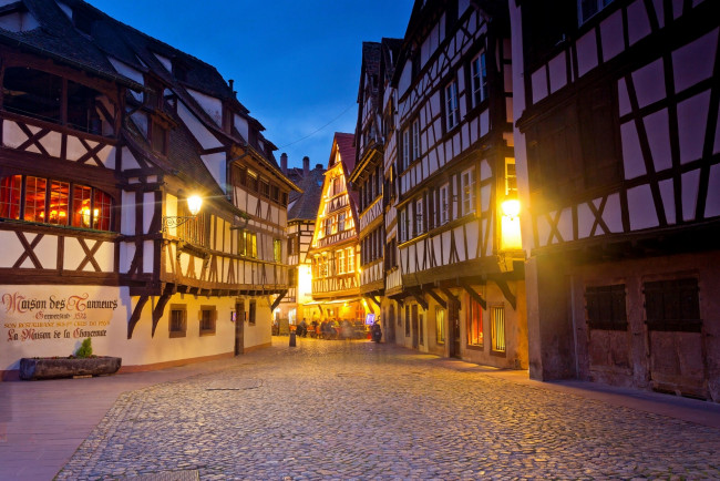 Обои картинки фото франция, города, - улицы,  площади,  набережные, дорога, фонари, здания