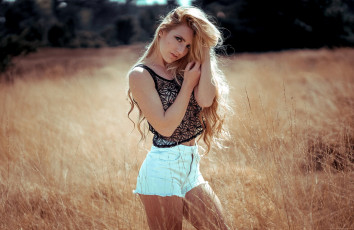 Картинка девушки -+блондинки +светловолосые шорты