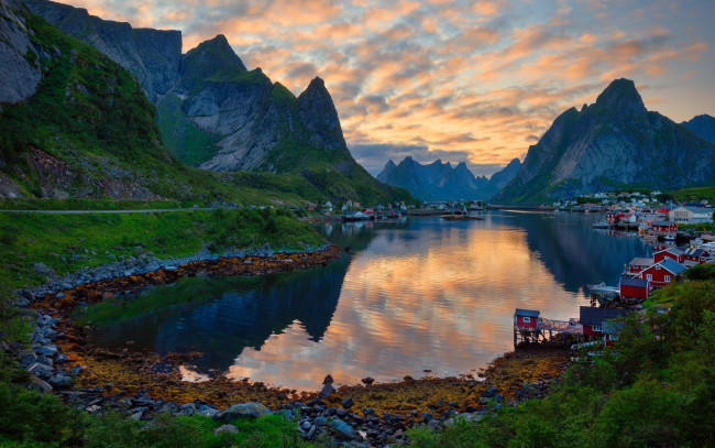 Обои картинки фото города, лофотенские острова , норвегия, горы, фьорд, дома
