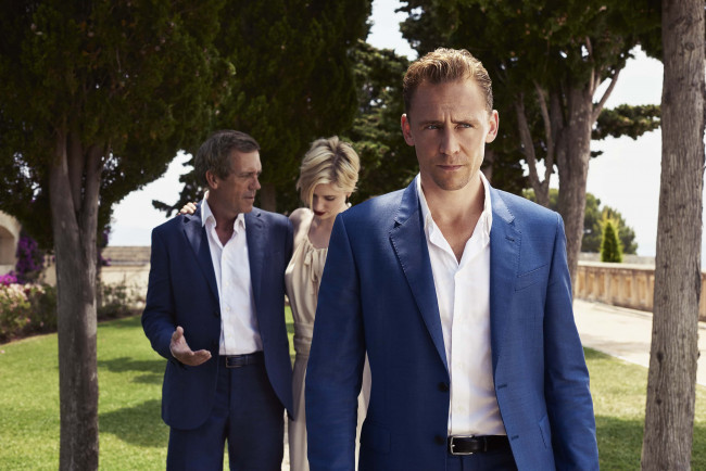 Обои картинки фото кино фильмы, the night manager , сериал, мужчины, девушка, аллея