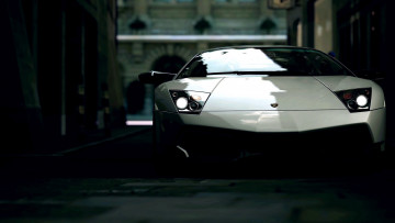 Картинка автомобили lamborghini белый подворотня