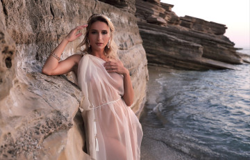 Картинка cara+mell девушки девушка женщина шатенка темноволосая сексуальная модель звезда позирует разная обувь верхняя стильная одежда нижнее эротическое бельё трусы лифчик колготки чулки аксессуары макияж и множество элементов на фотографии