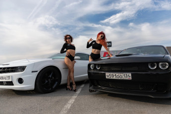 Картинка девушки+и+авто автомобили -авто+с+девушками девушки женщины две вместе разные сексуальные модели звёзды позируют разная обувь верхняя стильная одежда нижнее эротическое бельё трусы лифчик аксессуары макияж колготки чулки и множество элементов на фотографии