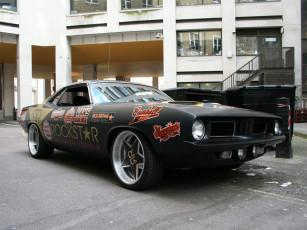 Картинка автомобили выставки уличные фото